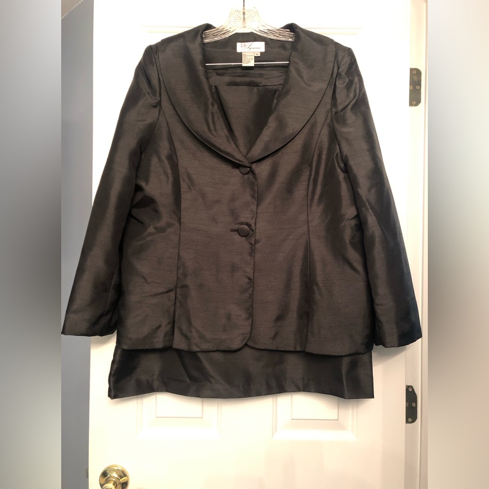 Black 2 pc suit (jacket and skirt). Size 18.